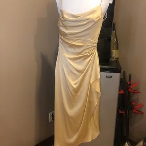 Kay Unger Gold Sleeveless Formal Dress